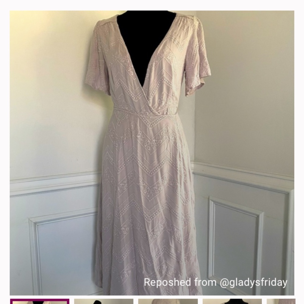 ASTR  THE LABEL Grey Lilac Embroidered Short  Sleeve  wrap midi dress size M